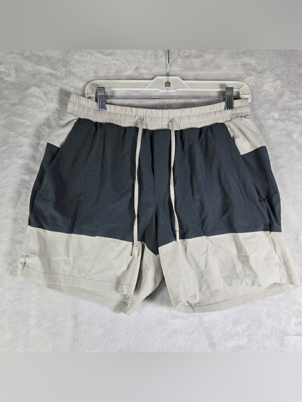 Lululemon Lane Line Shorts Mens Sz Large L Grey Color Block Lined Swim Trunks 6"